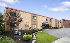 Travelodge By Wyndham Cleveland Lakewood